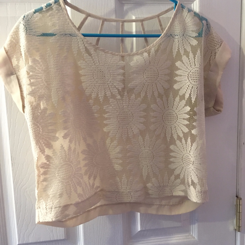 Flowered white cropped shirt